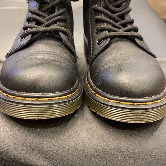 🖤 BRAND NEW Worn 1x, Black Dr. Martens from Nordstroms, Girls size 1🖤 - Picture 3 of 5
